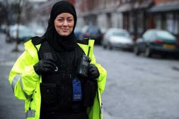 داد‌خواهی پلیس هلندی برای حفظ حجاب در محل کار