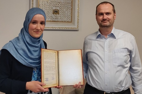 1st Bosnian Woman Who Mastered 7 Quran Recitation Styles