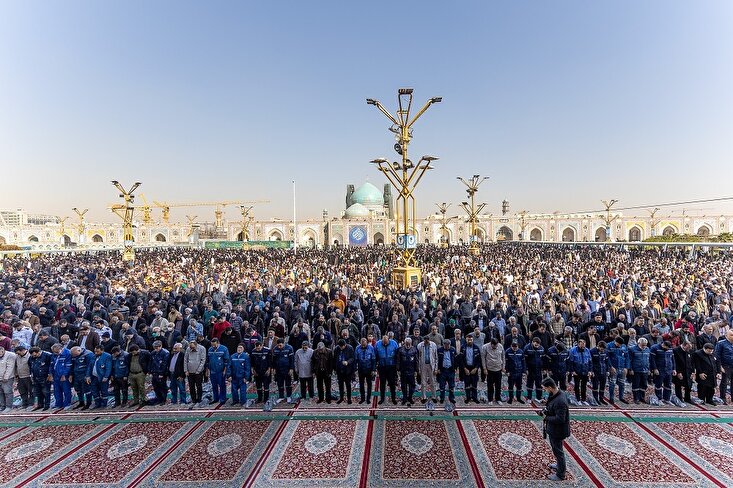 Photos: Thousands Gather at Imam Reza Shrine for Rain Prayer