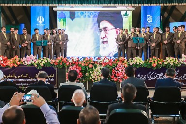 فیلم/ همخوانی و مدیحه‌سرایی گروه محمدرسول الله در آیین افتتاحیه/ «قرآن؛ کتاب جاوید»