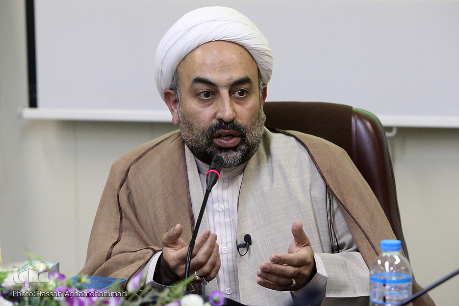 عید فطر بهترین بهانه برای تبیین رابطه عبادی و معنوی انسان با خدا/ لطفا شاد باشیم