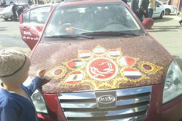 «حسین یجمعنا» شعاری که بر خودروی طلبه مشهد نقش بست/ زیارت امام حسین(ع) به نیابت از کودکان جهان «حسین یجمعنا» شعاری که بر خودروی طلبه مشهد نقش بست/ زیارت امام حسین(ع) به نیابت از کودکان جهان