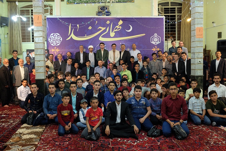 محفل انس با قرآن باحضور قاری بین‌المللی سیدمصطفی حسینی در تبریز