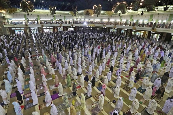 برگزاری نماز عید قربان در گوشه و کنار جهان + عکس
