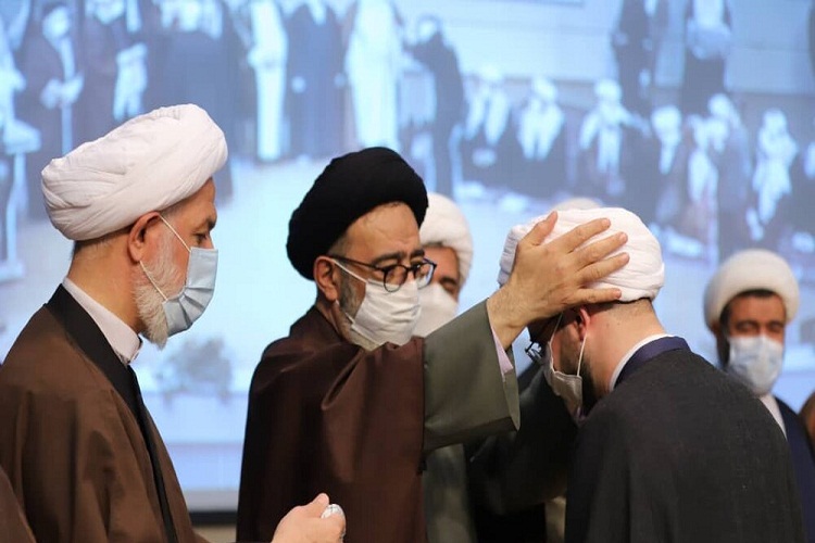 ملبس شدن ۳۶ طلبه در آذربایجان شرقی به لباس روحانیت+ عکس ملبس شدن ۳۶ طلبه در آذربایجان شرقی به لباس روحانیت+ عکس