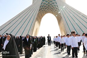 اجرای سرود «سلام فرمانده و رفیق شهیدم»