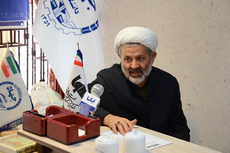 حجت الاسلام نقدی، عضو هیئت علمی دانشگاه تبریز حجت الاسلام نقدی، عضو هیئت علمی دانشگاه تبریز