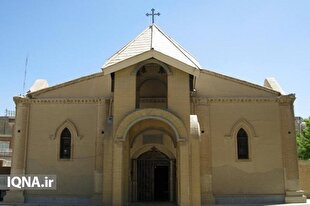 ناقوس كلیسای مسروپ اراک به مناسبت آغاز دهه فجر نواخته شد