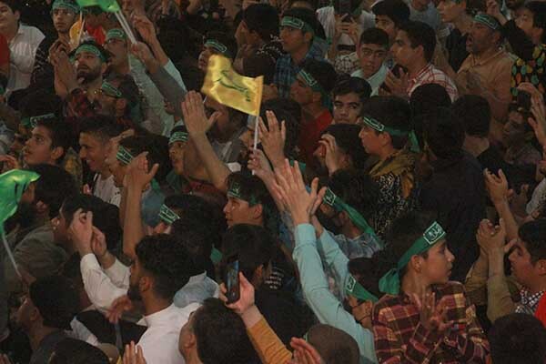 جشن میلاد «آخرین منجی» جشن میلاد «آخرین منجی»
