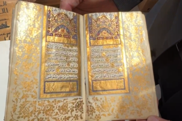قرآن طلای یک میلیون دلاری در نمایشگاه کتاب دوحه + فیلم