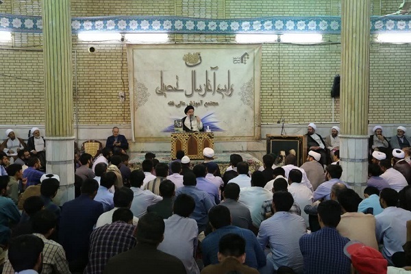 ماندن طلاب و فضلا پس از تحصیل در قم مطلوب نیست