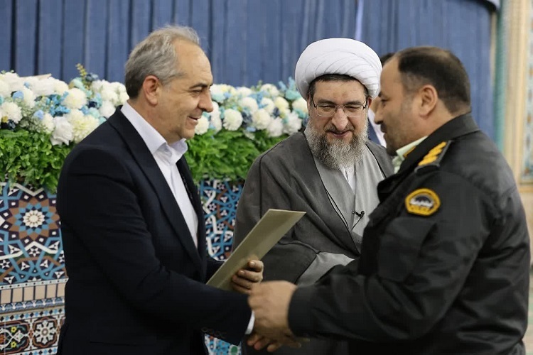 تجلیل از خانواده‌های چهارفرزندی در نماز جمعه تبریز