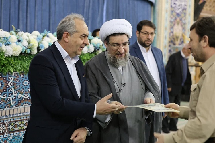 تجلیل از خانواده‌های چهارفرزندی در نماز جمعه تبریز
