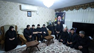 محمد مخبر با خانواده کادر پروازی شهدای خدمت دیدار کرد