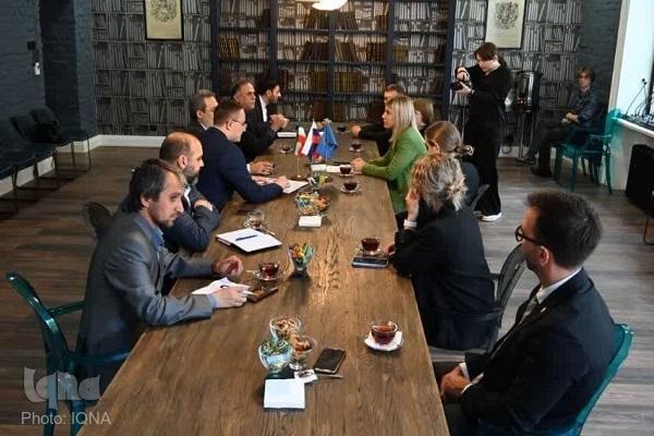 توسعه همکاری‌های علمی و دانشی با ایران مورد تأکید است + عکس