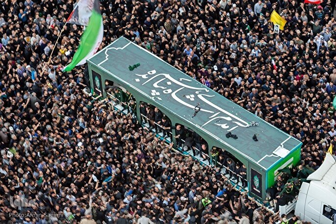 تشییع شهدای خدمت تداعی‌‌کننده روز عاشورا بود