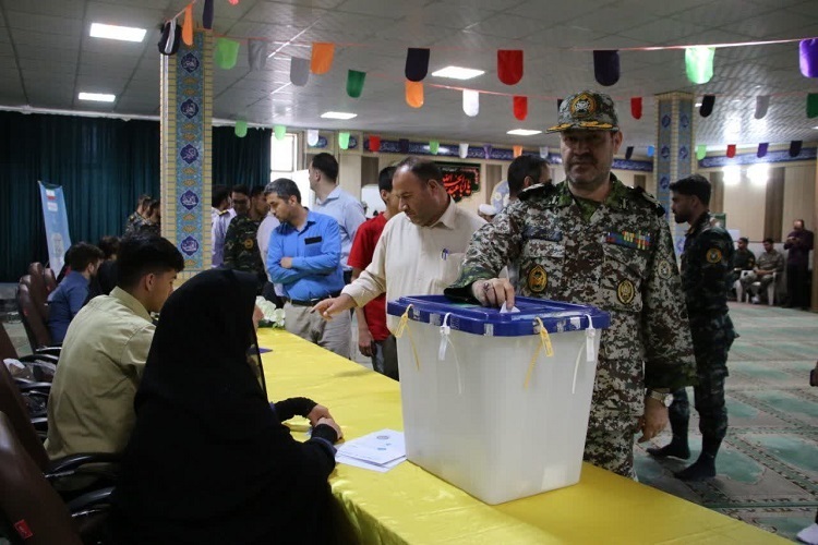 امیرسرتیپ عظیمی، فرمانده منطقه پدافندهوایی شمالغرب ارتش امیرسرتیپ عظیمی، فرمانده منطقه پدافندهوایی شمالغرب ارتش