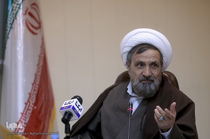 مبارزه با استكبار و اجتناب از سلطه‌پذيری؛ مؤلفه‌ جامعه متمدن