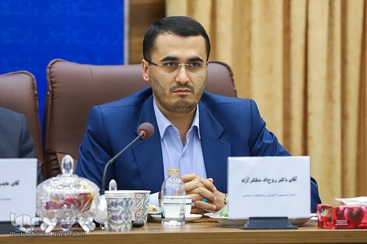 روح الله متفکر آزاد، نماینده مردم تبریز