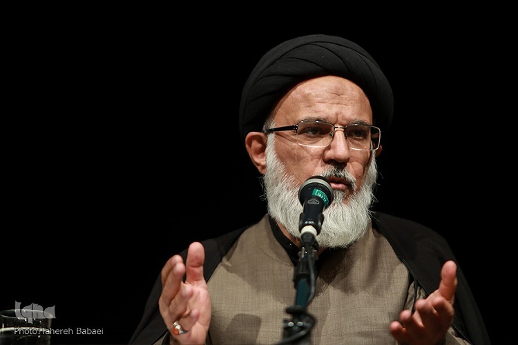 پایگاه اخلاق الوهیت است