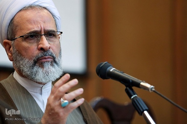 حوزه و روحانیت بدون مردم هیچ است