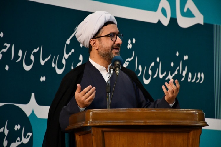 حجت‌الاسلام انوری، رئیس نهاد نمایندگی مقام معظم رهبری در دانشگاه‌های آذربایجان شرقی