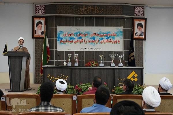 نباید از تکلیف و رسالت خود در دفاع از گفتمان انقلاب اسلامی بازبمانیم