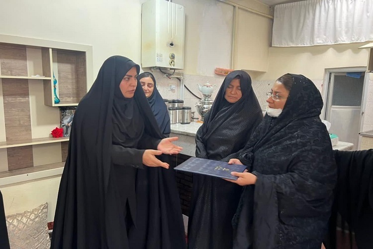 خانواده شهید، مدیرکل امور بانوان استانداری آذربایجان شرقی خانواده شهید، مدیرکل امور بانوان استانداری آذربایجان شرقی