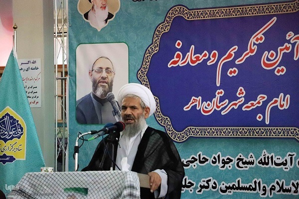 اتحاد لازمه پیشرفت در عرصه‌های مختلف است