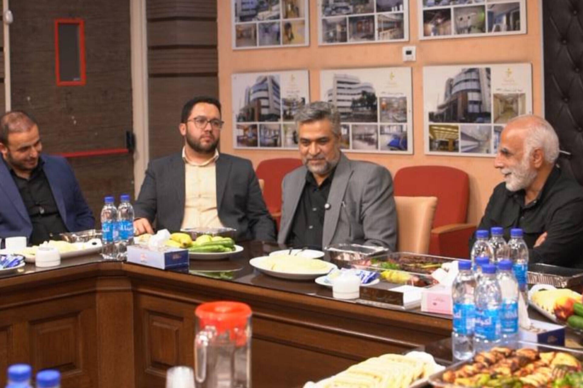 بازدید رئیس مرکز روابط عمومی وزارت بهداشت از پشت صحنه فیلم «ماجرای نیمه شب»