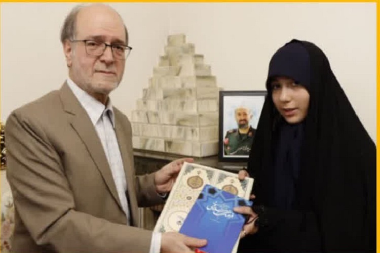 خانواده شهید ناصری، سرپرست معاونت امور هنری وزارت ارشاد خانواده شهید ناصری، سرپرست معاونت امور هنری وزارت ارشاد