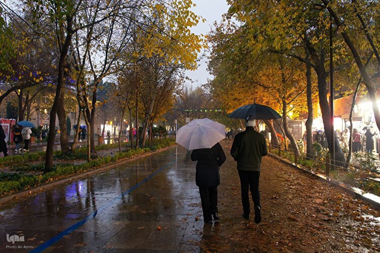 رنگ باران بر تن اصفهان