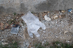 رهاسازی ماسک‌ها و دستکش‌ها در معابر شهر اهر