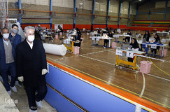 بازدید استاندار آذربایجان شرقی از واحدهای دانش‌بنیان و کارگاه تولید ماسک در تبریز