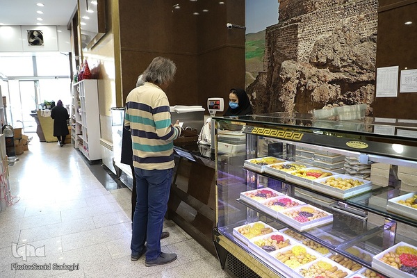 پخت نان و شیرینی مخصوص افطار در تبریز‎‎