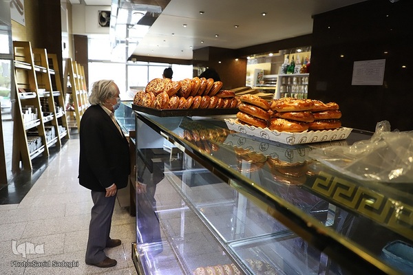 پخت نان و شیرینی مخصوص افطار در تبریز‎‎