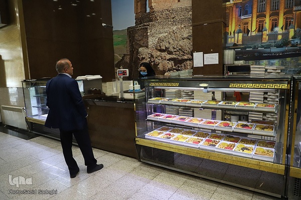 پخت نان و شیرینی مخصوص افطار در تبریز‎‎