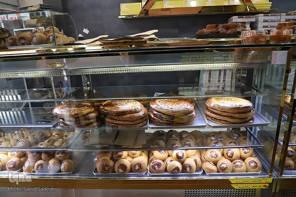 پخت نان و شیرینی مخصوص افطار در تبریز‎‎