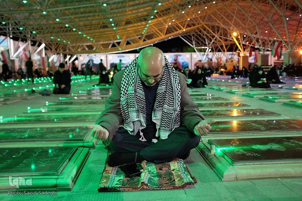 مراسم شب قدر در گلزار شهدای وادی رحمت تبریز‎‎