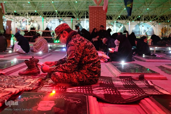 مراسم شب قدر در گلزار شهدای وادی رحمت تبریز‎‎