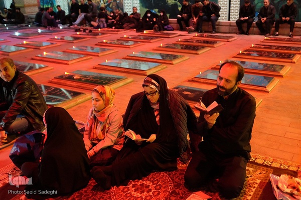 مراسم شب قدر در گلزار شهدای وادی رحمت تبریز‎‎