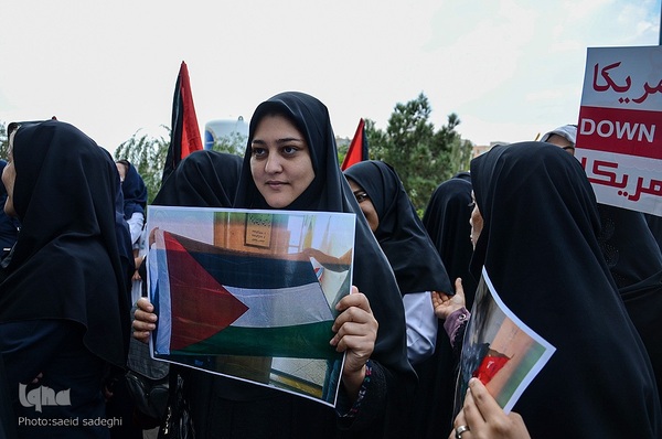 تجمع اعتراضی کادر درمان دانشگاه علوم پزشکی تبریز