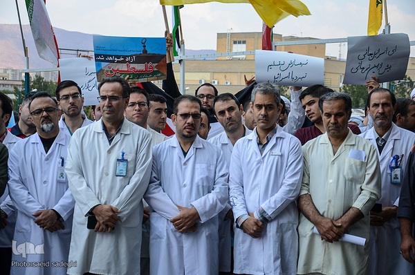 تجمع اعتراضی کادر درمان دانشگاه علوم پزشکی تبریز