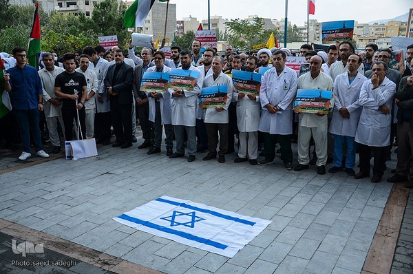 تجمع اعتراضی کادر درمان دانشگاه علوم پزشکی تبریز