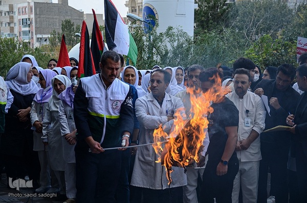 تجمع اعتراضی کادر درمان دانشگاه علوم پزشکی تبریز