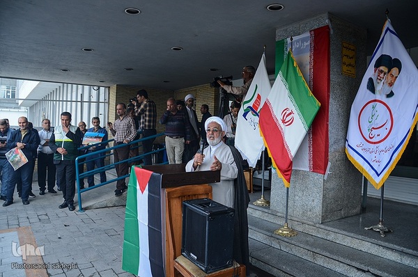 تجمع اعتراضی کادر درمان دانشگاه علوم پزشکی تبریز
