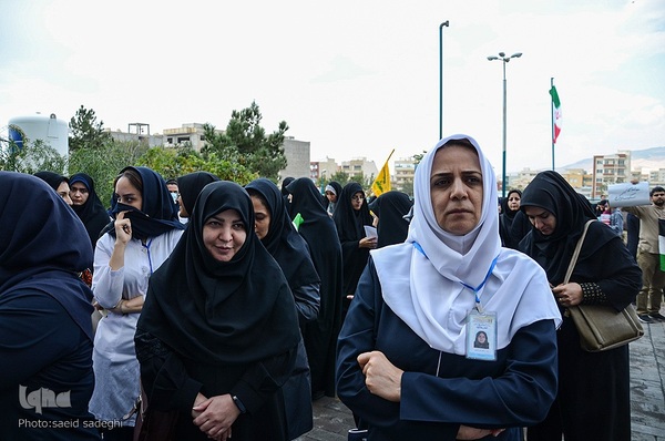 تجمع اعتراضی کادر درمان دانشگاه علوم پزشکی تبریز