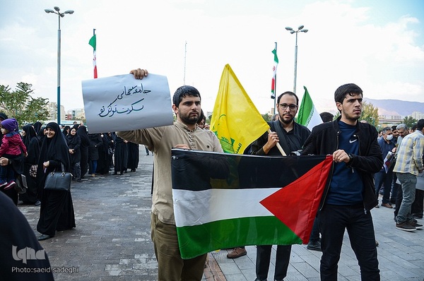 تجمع اعتراضی کادر درمان دانشگاه علوم پزشکی تبریز