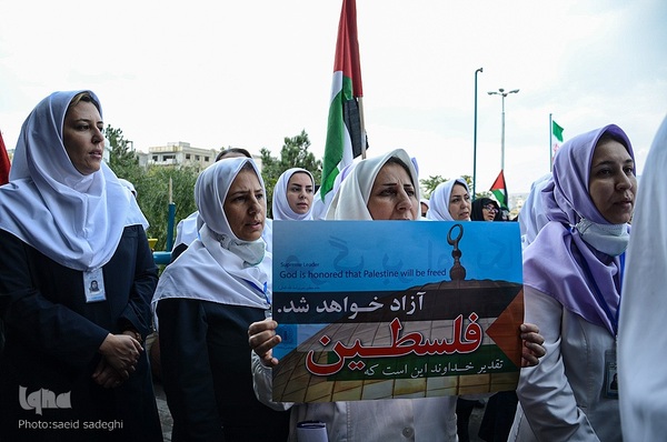 تجمع اعتراضی کادر درمان دانشگاه علوم پزشکی تبریز