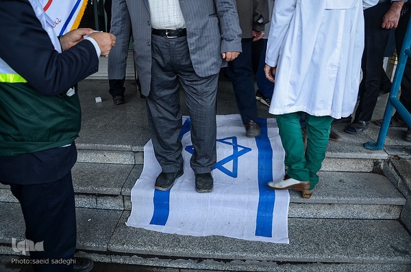 تجمع اعتراضی کادر درمان دانشگاه علوم پزشکی تبریز